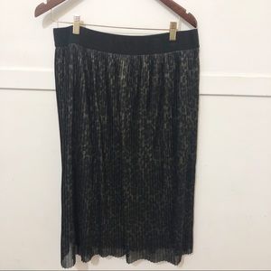 🆕 Black Grey Beige Pleated Animal Print size 12 Pull On Yest